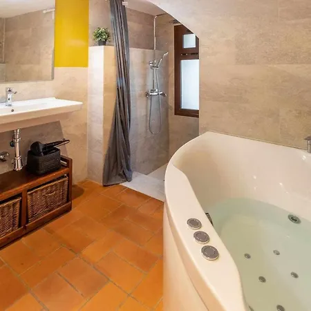 Baiell Casa Rural En La Naturaleza Alpehytte Girona